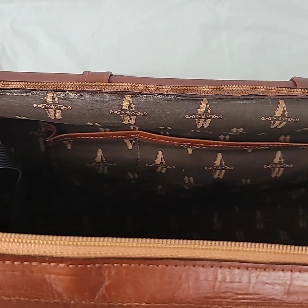 Vintage American West Hand Tooled Luggage Bag, Travel Bag, Carry-On Duffel Large - Picture 12 of 16